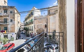Piazza Pretoria & Quattro Canti Roomy Flats With Balconies